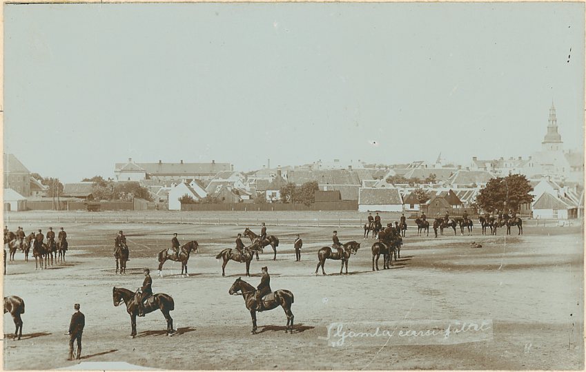 80. Vandring i militärernas fotspår